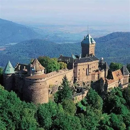 Elegant Deux Pièces Au Centre De *