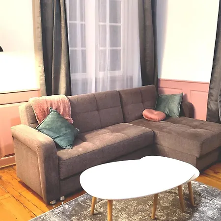 Appartement Elegant Deux Pièces Au Centre De *