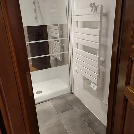 Elegant Deux Pièces Au Centre De *